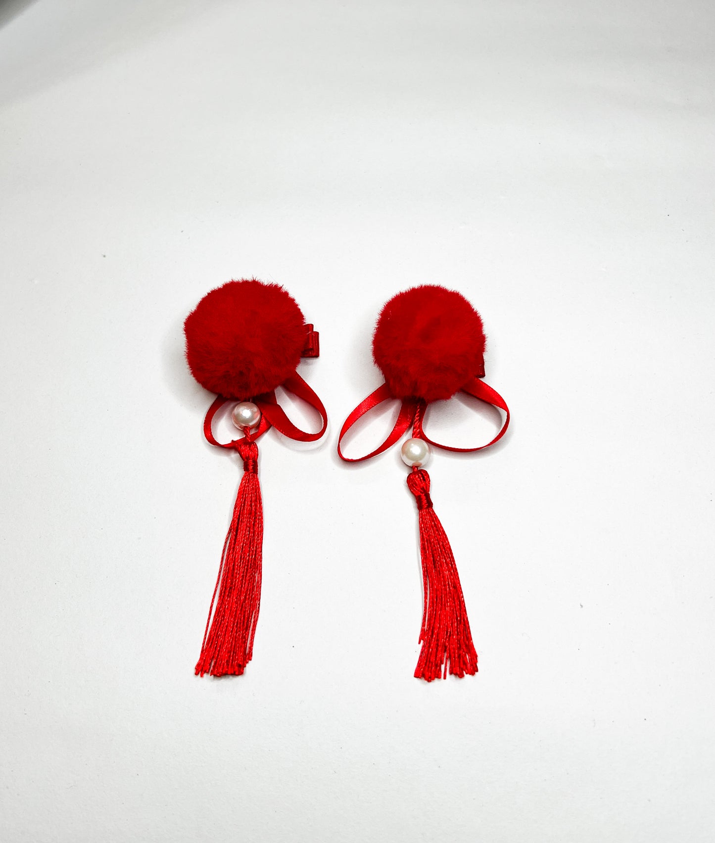 Lunar Pom Pom set of 2in 1 hair clip / clip on earring