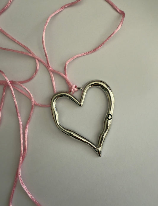 Metal heart choker