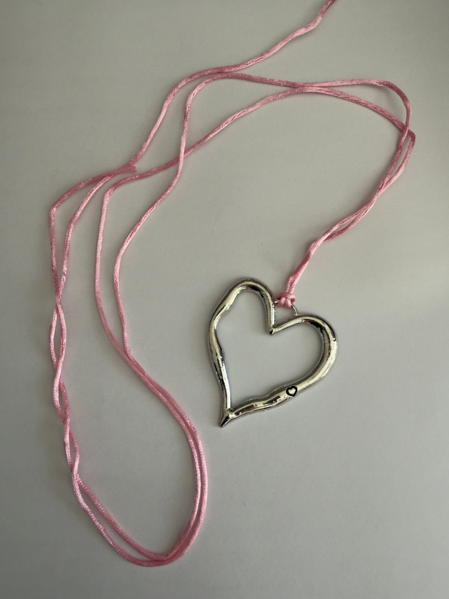 Metal heart choker